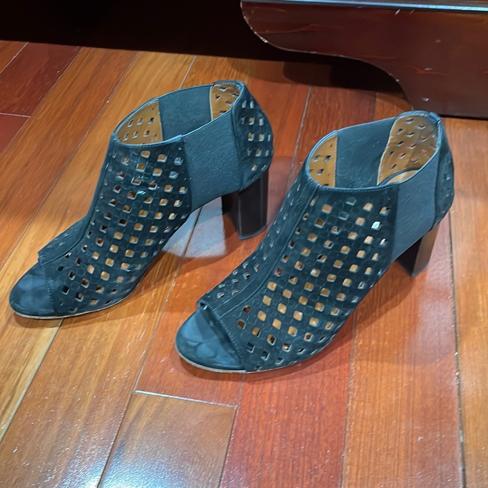 Comfortable And Stylish Booties - image 1